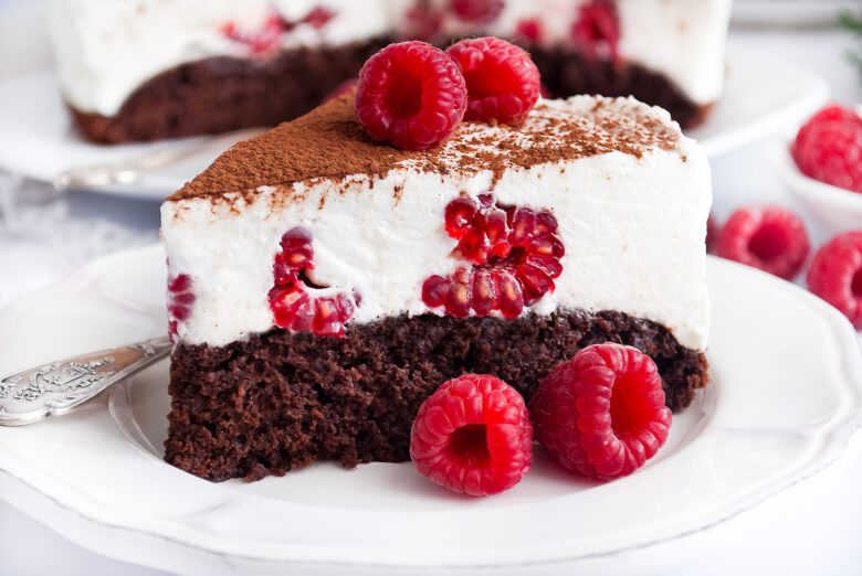 ciasto czekoladowe z mascarpone i malinami