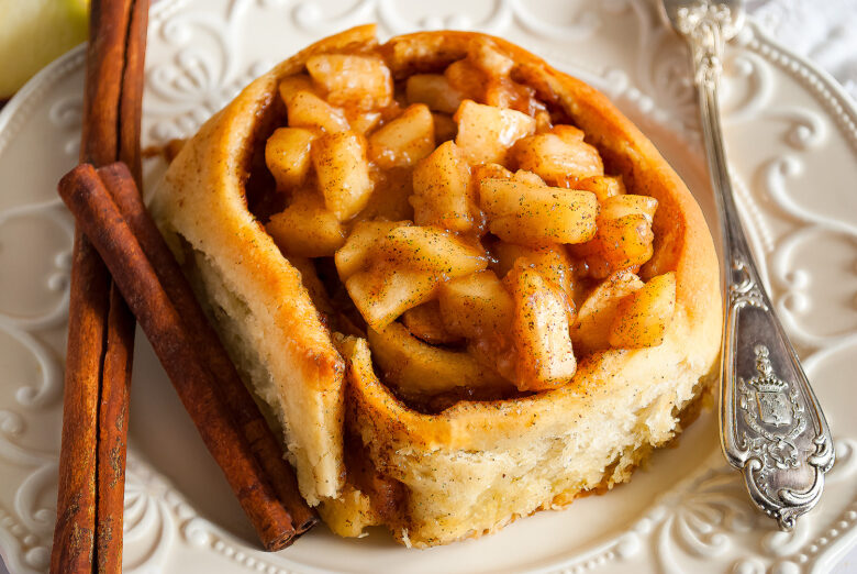 bułeczki drożdżowe z jabłkami